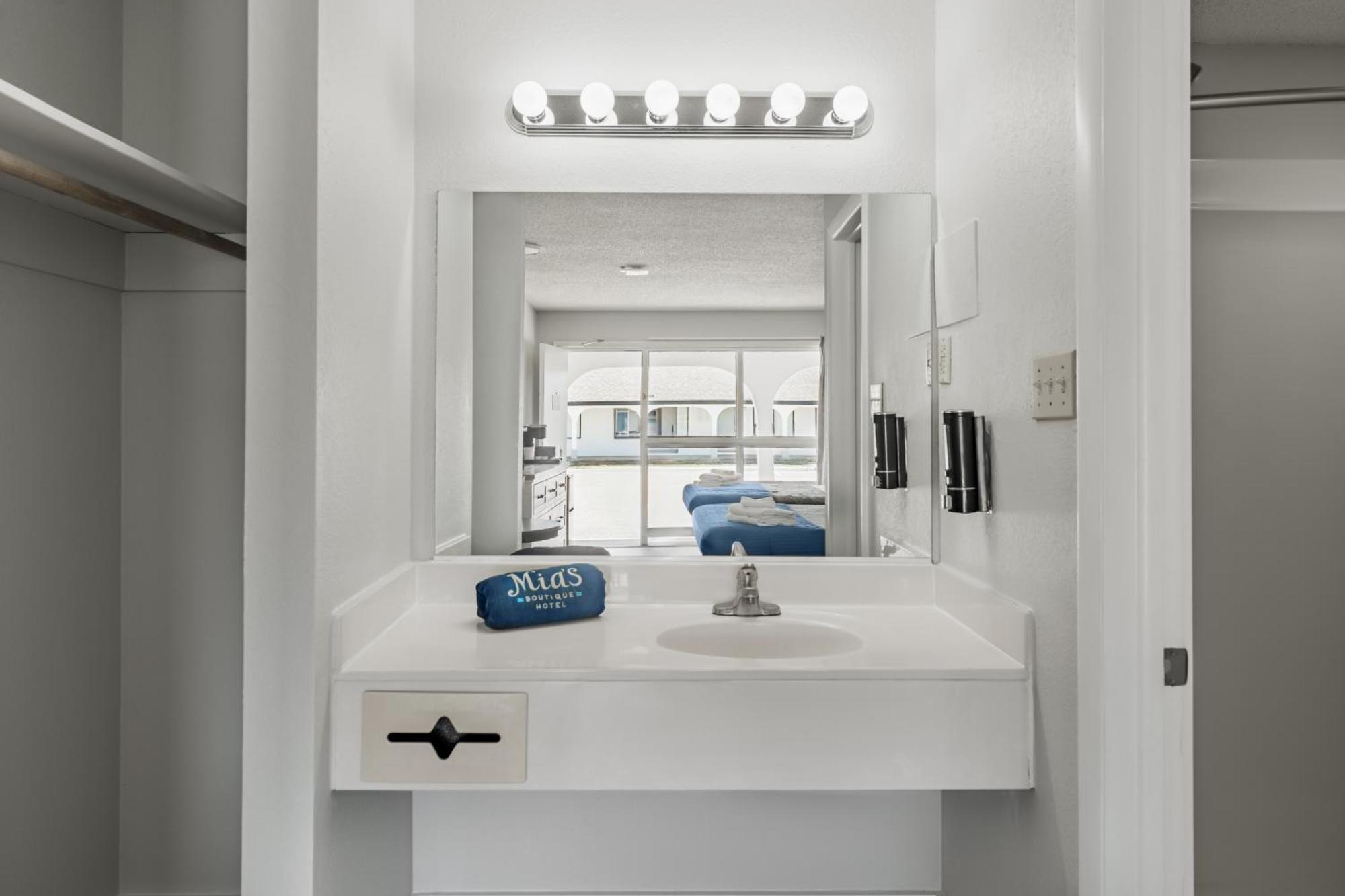 Mia'S Boutique Hotel Nags Head Buitenkant foto